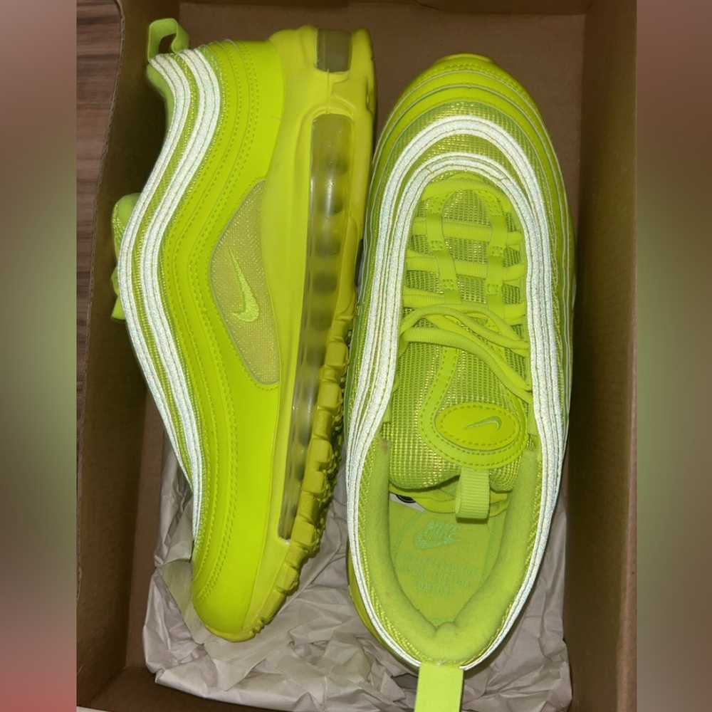 Women’s Nike airmax size 6.5y